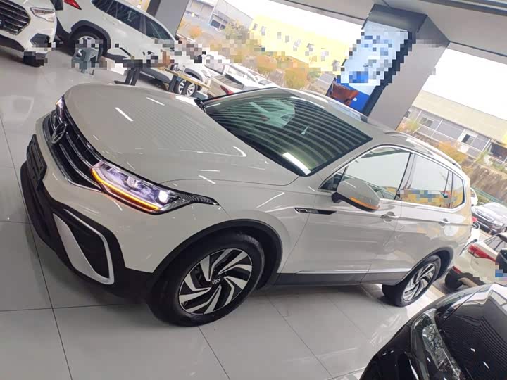 Фото 5 - Volkswagen Tiguan L Pro