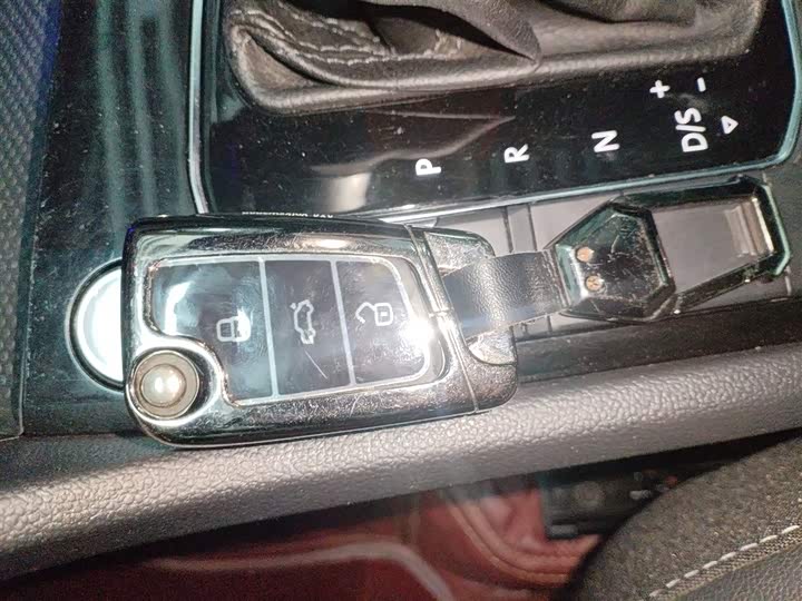 Фото 9 - Volkswagen Tiguan L Pro