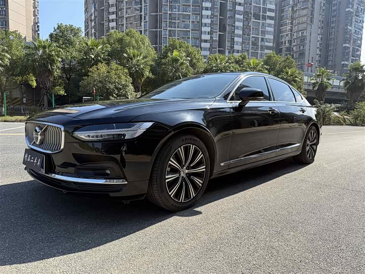 Фото 1 - Volvo S90