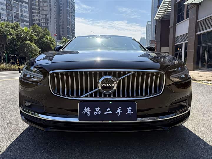 Фото 2 - Volvo S90