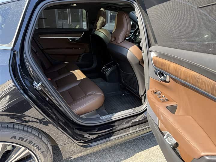 Фото 9 - Volvo S90