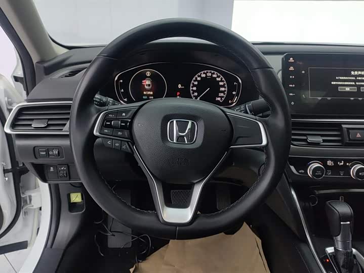 Фото 15 - Honda Accord