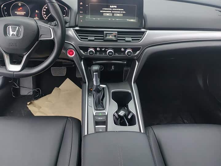 Фото 16 - Honda Accord