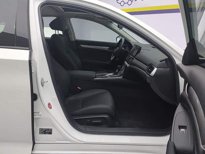 Фото 8 - Honda Accord