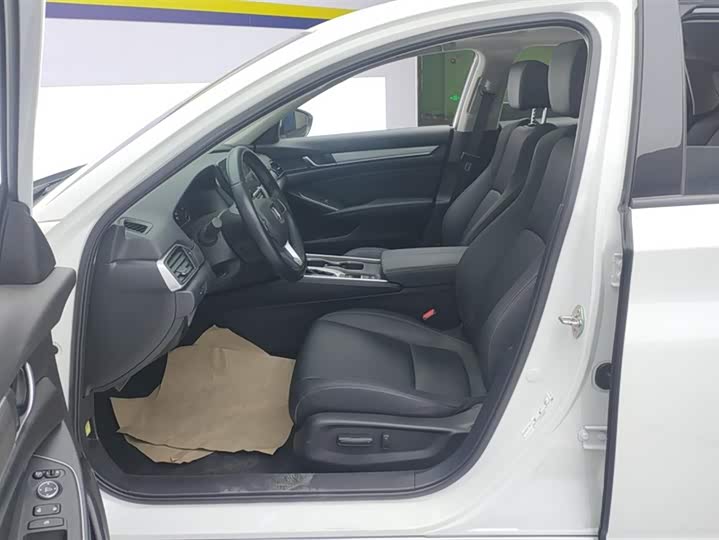 Фото 9 - Honda Accord