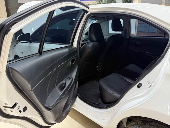 Фото 16 - Toyota Vios