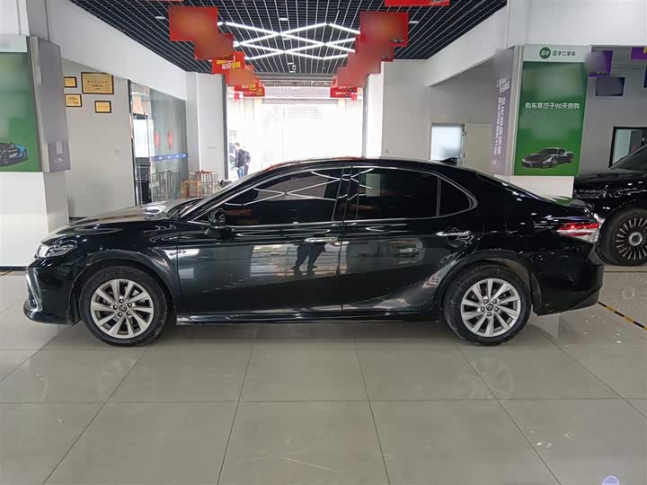 Фото 5 - Toyota Camry