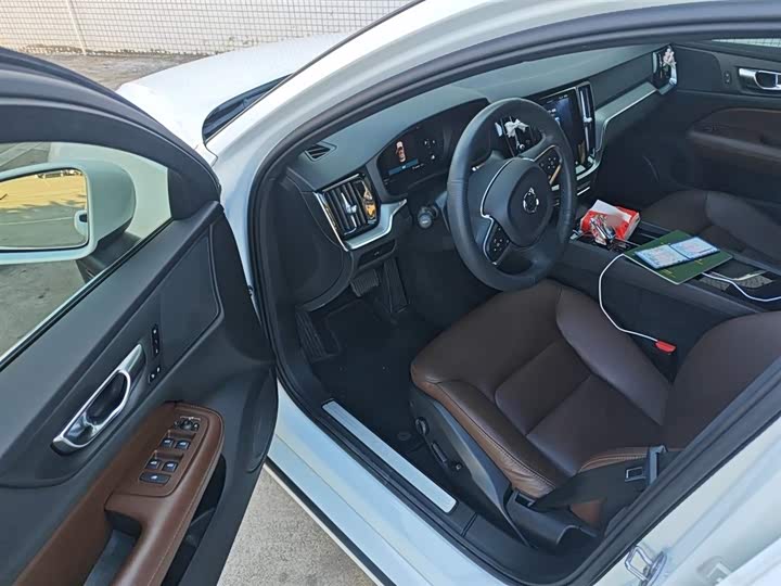 Фото 14 - Volvo S60