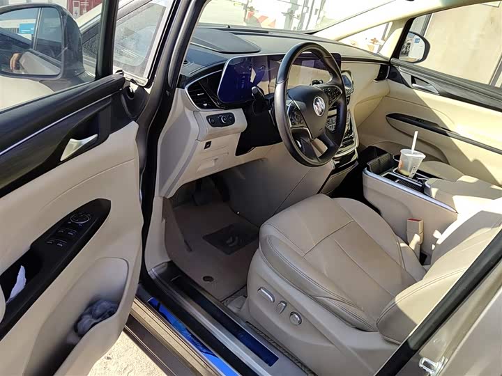 Фото 16 - Buick GL8 ES