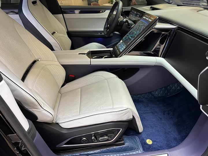 Фото 11 - HiPhi X