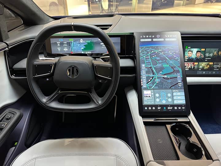 Фото 13 - HiPhi X