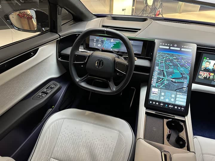 Фото 14 - HiPhi X