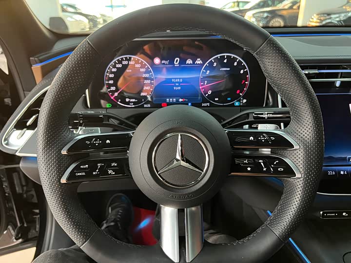 Фото 11 - Mercedes-Benz E-Class