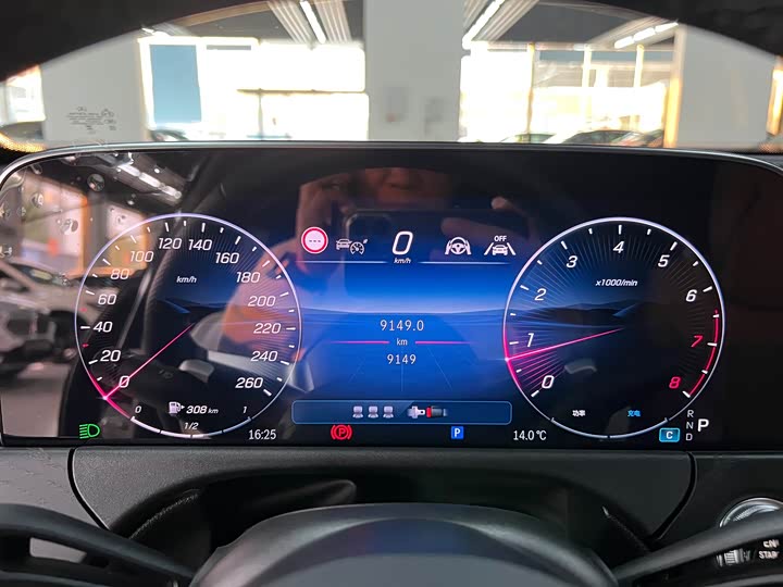 Фото 12 - Mercedes-Benz E-Class