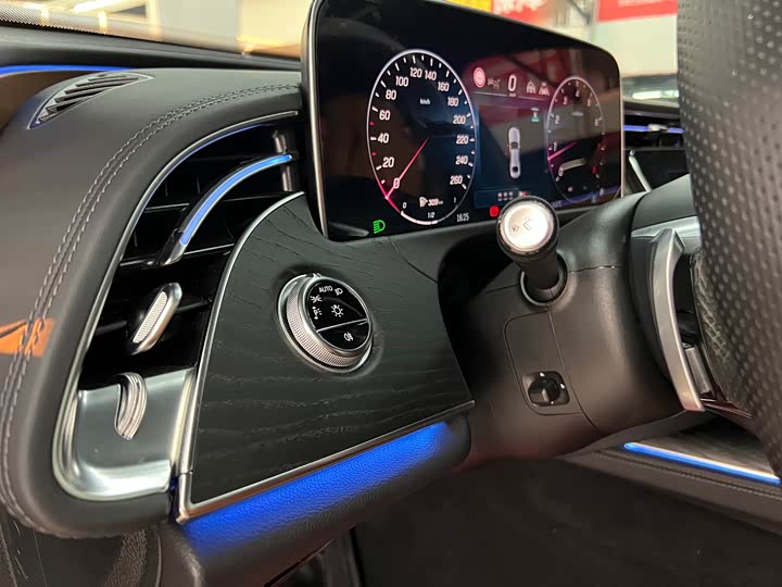 Фото 16 - Mercedes-Benz E-Class