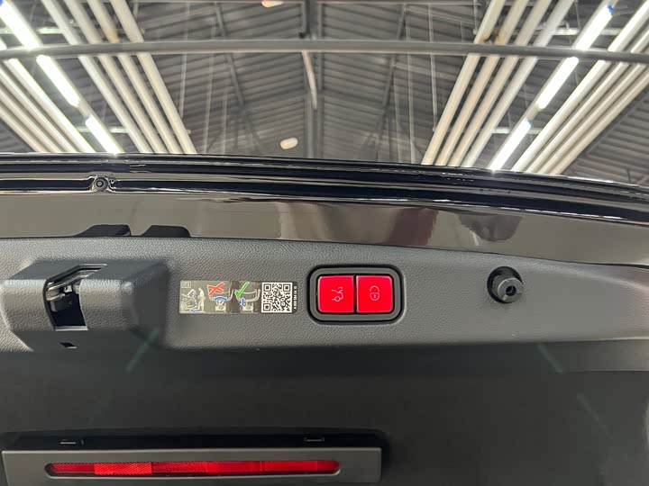 Фото 18 - Mercedes-Benz E-Class