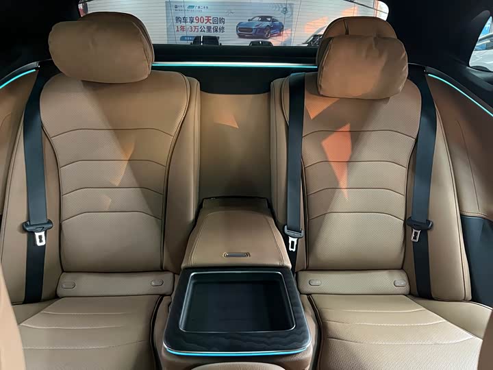 Фото 19 - Mercedes-Benz E-Class