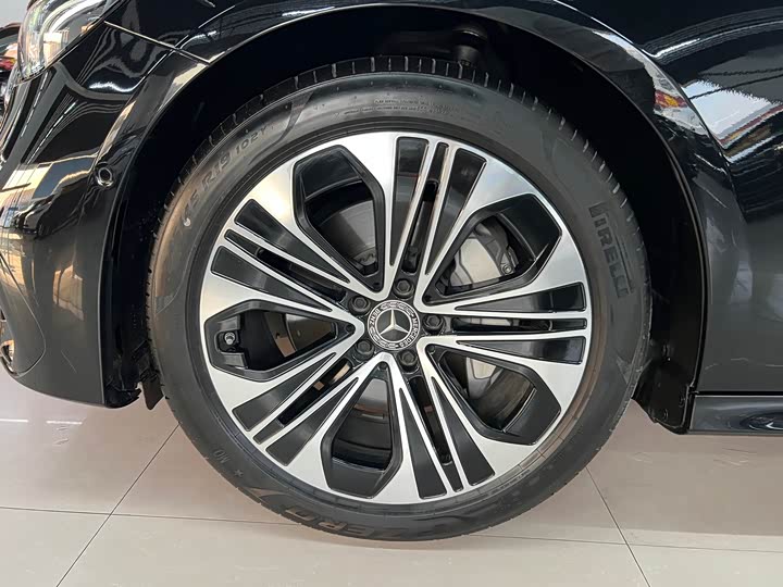 Фото 21 - Mercedes-Benz E-Class