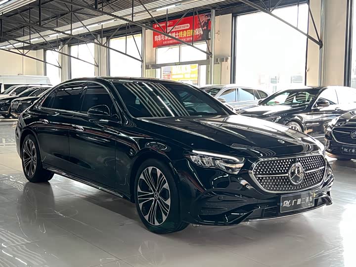 Фото 3 - Mercedes-Benz E-Class