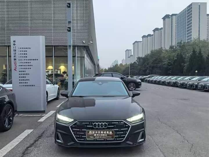 Фото 2 - Audi A7L
