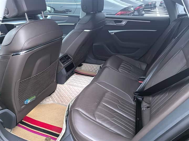 Фото 6 - Audi A7L