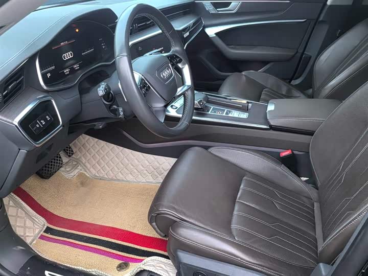 Фото 8 - Audi A7L