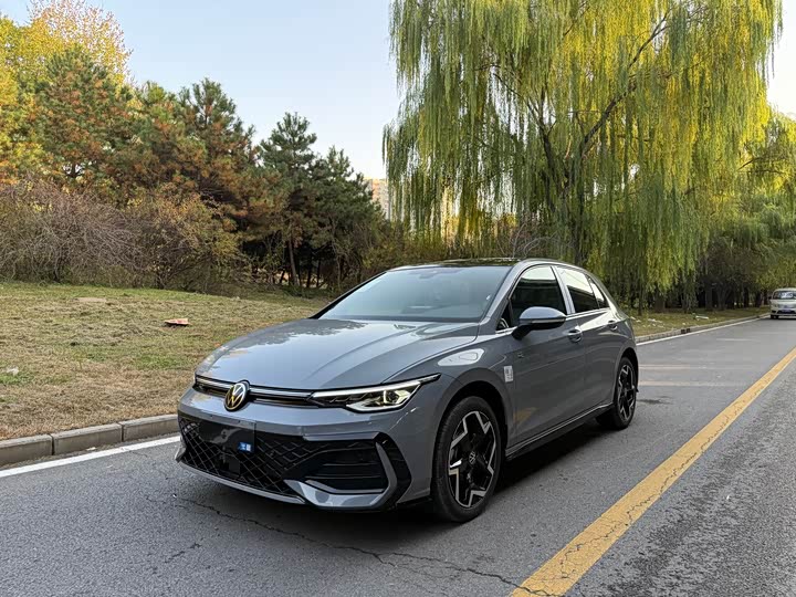 Фото 1 - Volkswagen Golf