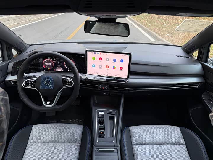 Фото 10 - Volkswagen Golf