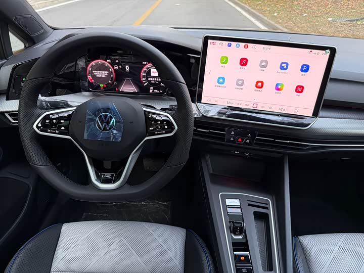 Фото 11 - Volkswagen Golf