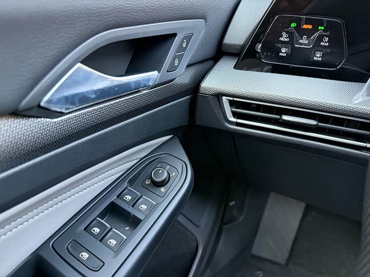 Фото 12 - Volkswagen Golf