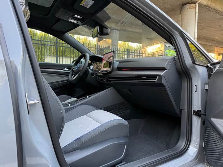 Фото 9 - Volkswagen Golf