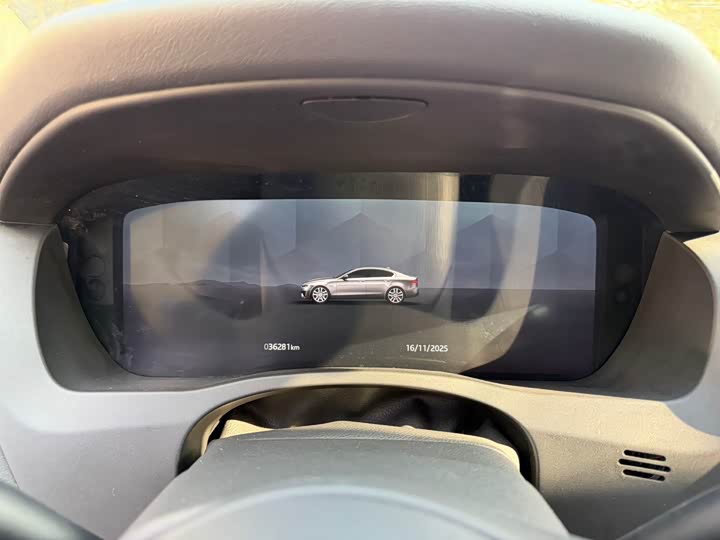 Фото 10 - Jaguar XE L