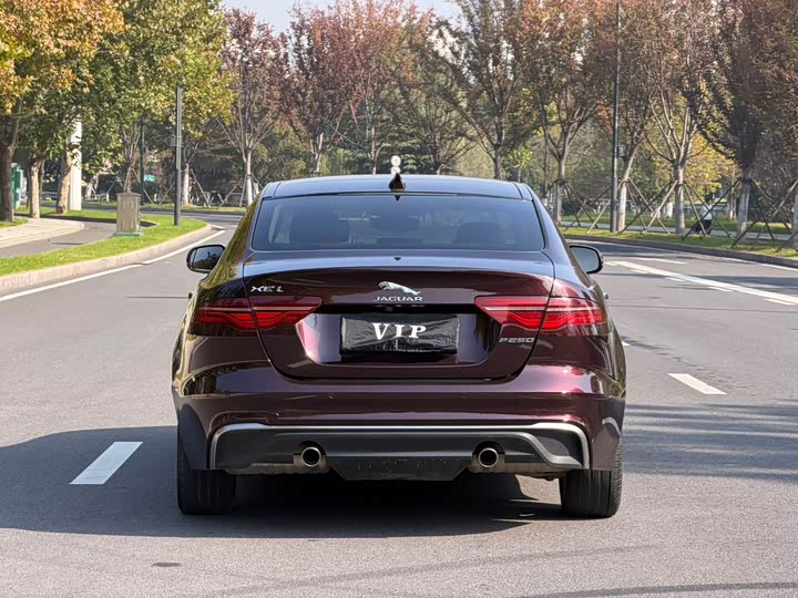 Фото 14 - Jaguar XE L
