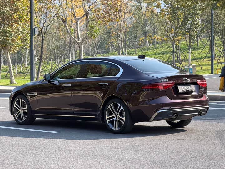 Фото 15 - Jaguar XE L