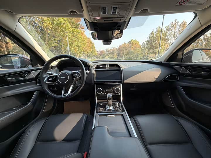 Фото 5 - Jaguar XE L