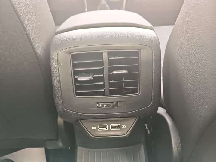 Фото 13 - Volkswagen T-Roc