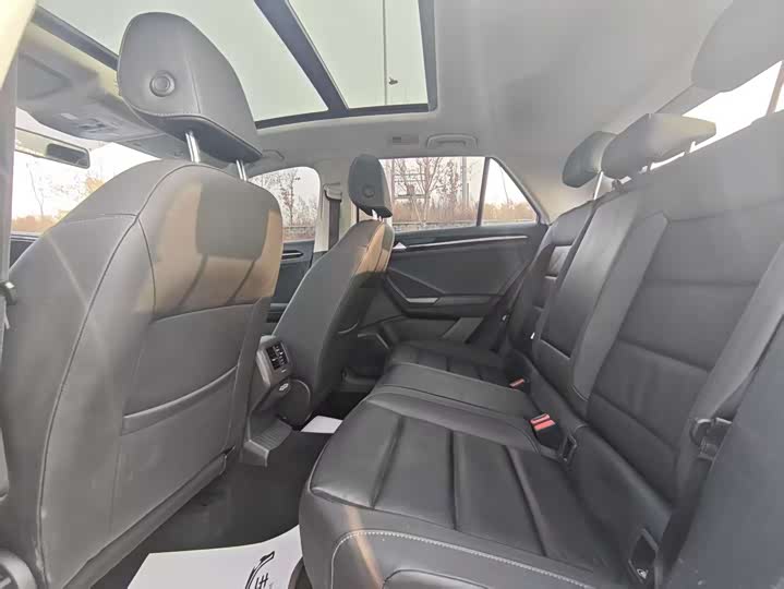 Фото 14 - Volkswagen T-Roc