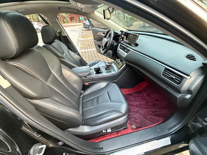 Фото 10 - Hongqi H5