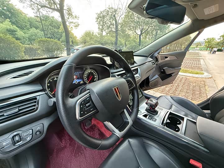 Фото 13 - Hongqi H5