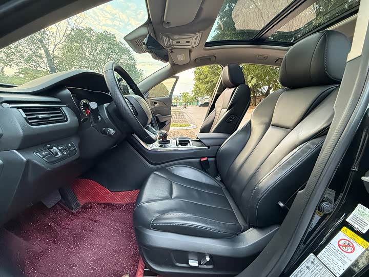 Фото 8 - Hongqi H5