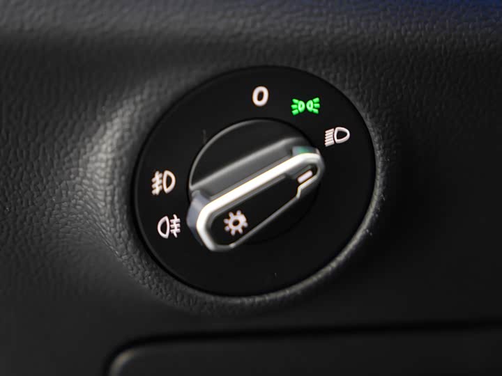 Фото 11 - Volkswagen Sagitar L