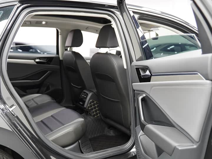 Фото 19 - Volkswagen Sagitar L