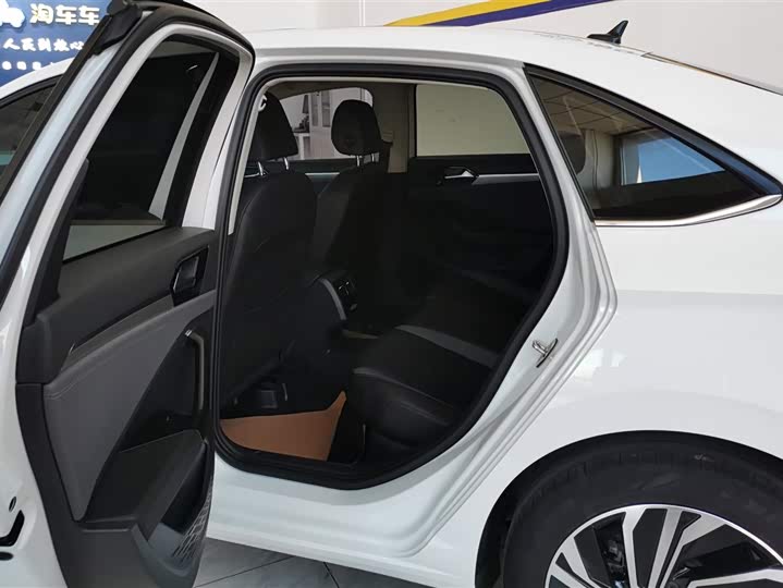 Фото 11 - Volkswagen Sagitar L