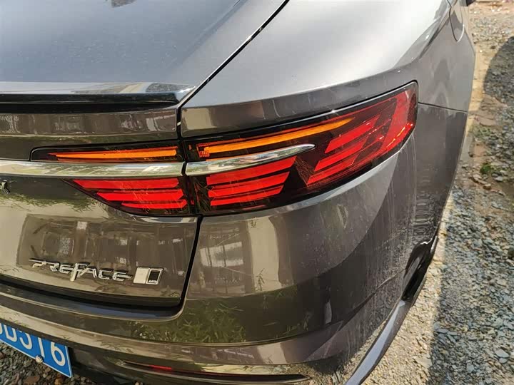 Фото 8 - Geely Preface