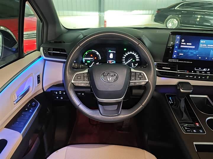 Фото 11 - Toyota Granvia