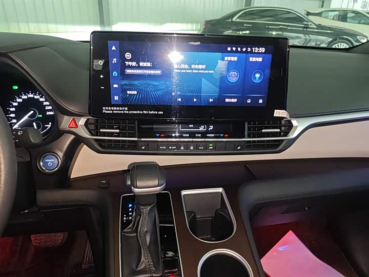 Фото 13 - Toyota Granvia