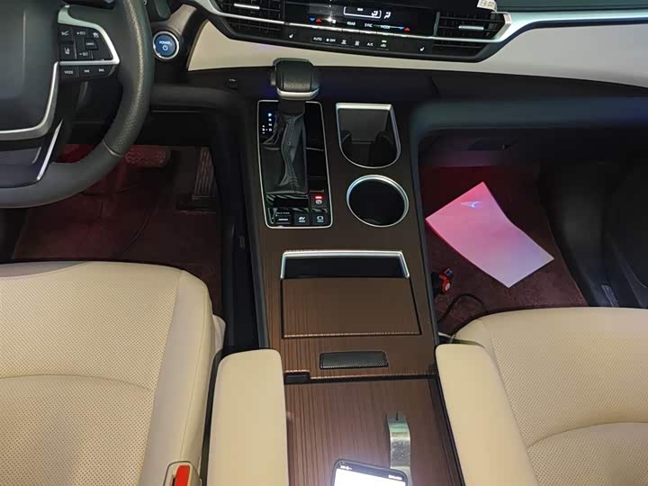 Фото 14 - Toyota Granvia