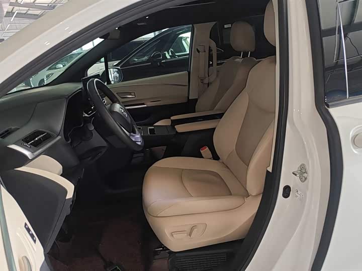 Фото 15 - Toyota Granvia