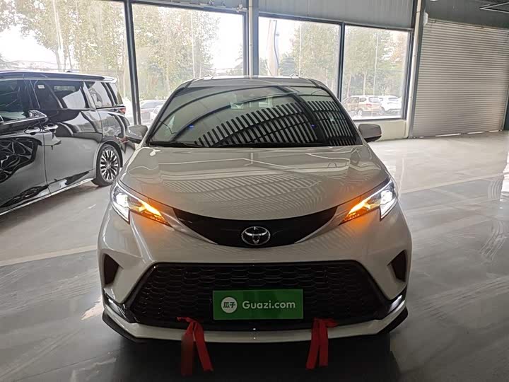 Фото 3 - Toyota Granvia