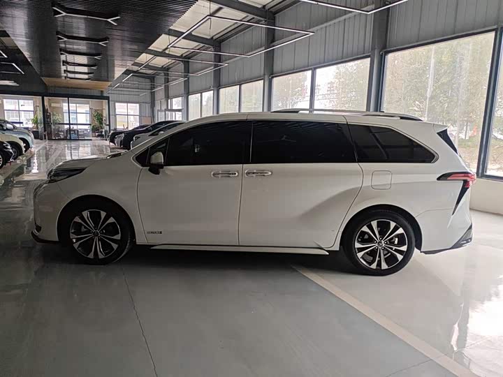 Фото 5 - Toyota Granvia